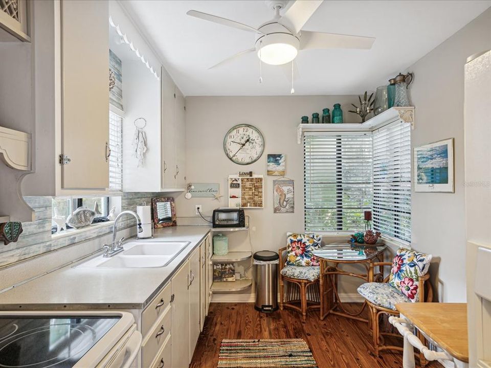 For Sale: $310,000 (2 beds, 1 baths, 1095 Square Feet)