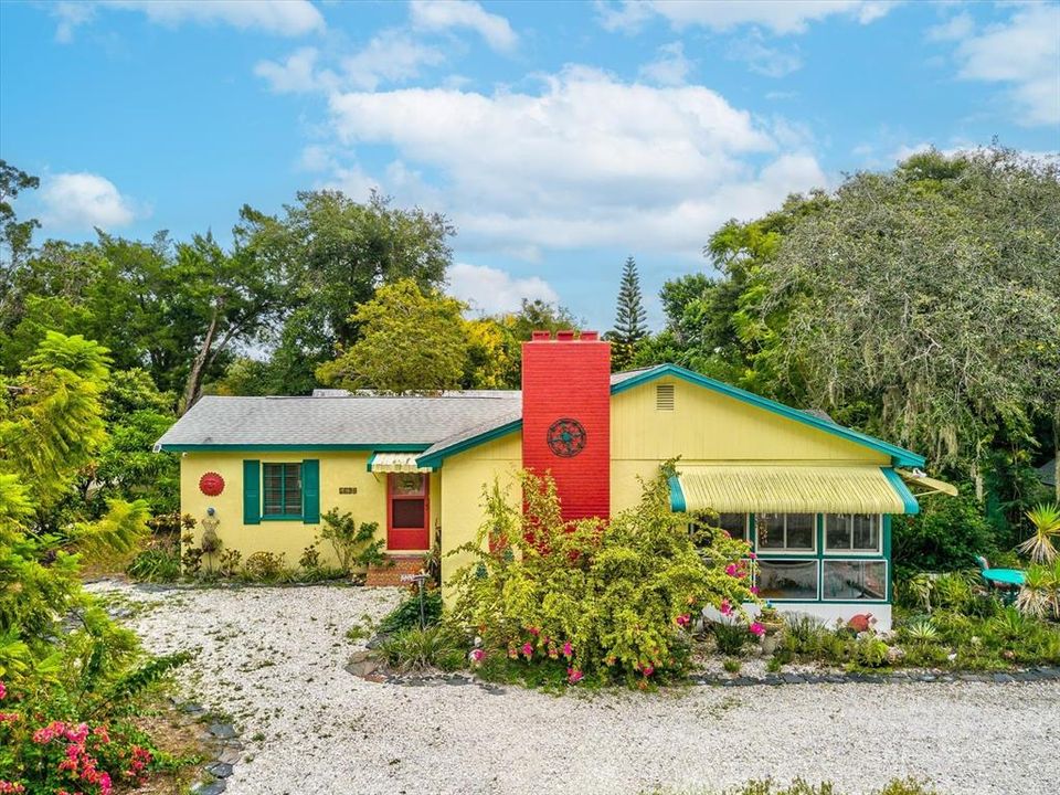 For Sale: $310,000 (2 beds, 1 baths, 1095 Square Feet)