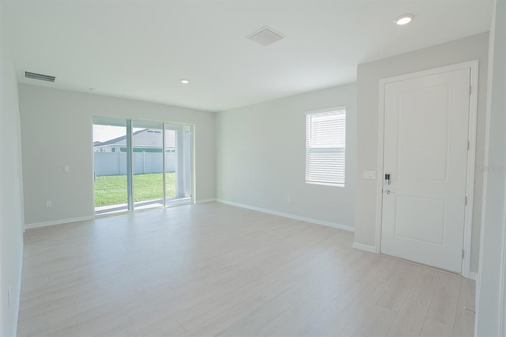 For Rent: $2,300 (3 beds, 2 baths, 1565 Square Feet)
