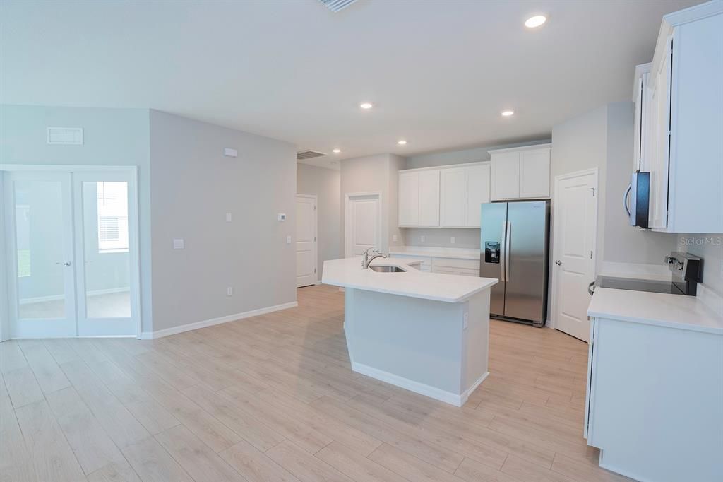 For Rent: $2,300 (3 beds, 2 baths, 1565 Square Feet)