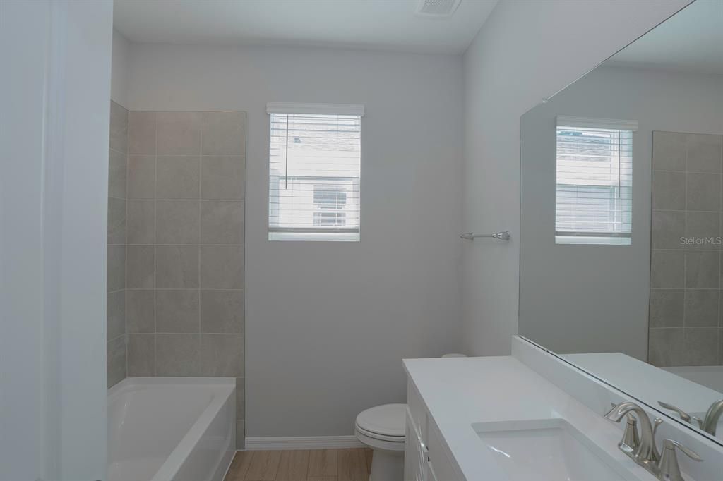 For Rent: $2,300 (3 beds, 2 baths, 1565 Square Feet)