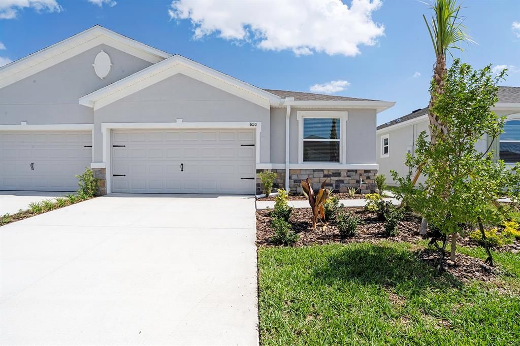 For Rent: $2,300 (3 beds, 2 baths, 1565 Square Feet)