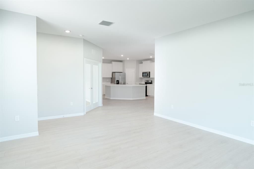 For Rent: $2,300 (3 beds, 2 baths, 1565 Square Feet)