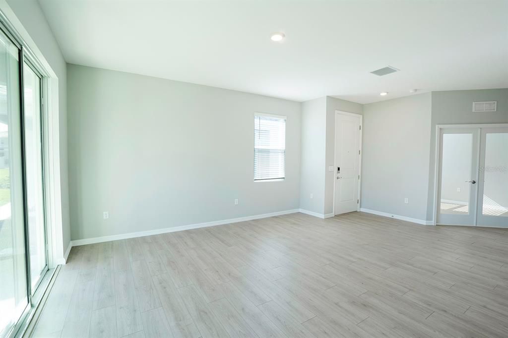 For Rent: $2,300 (3 beds, 2 baths, 1565 Square Feet)