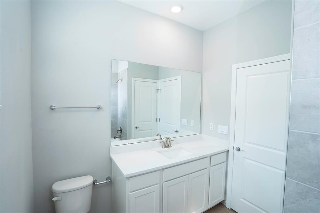 For Rent: $2,300 (3 beds, 2 baths, 1565 Square Feet)