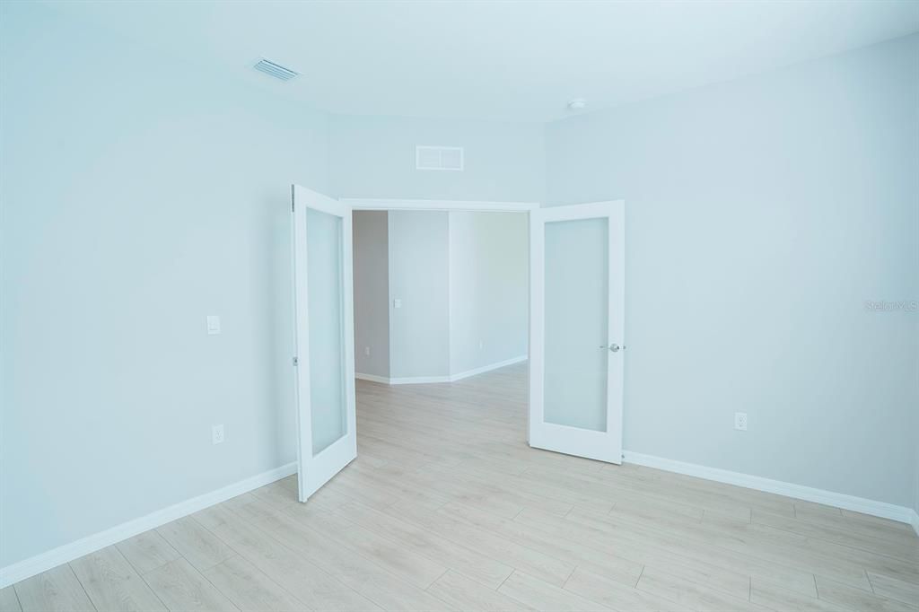 For Rent: $2,300 (3 beds, 2 baths, 1565 Square Feet)