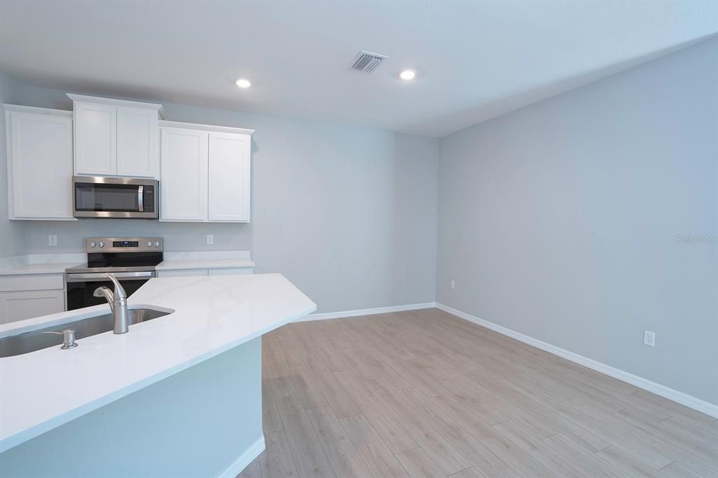 For Rent: $2,300 (3 beds, 2 baths, 1565 Square Feet)