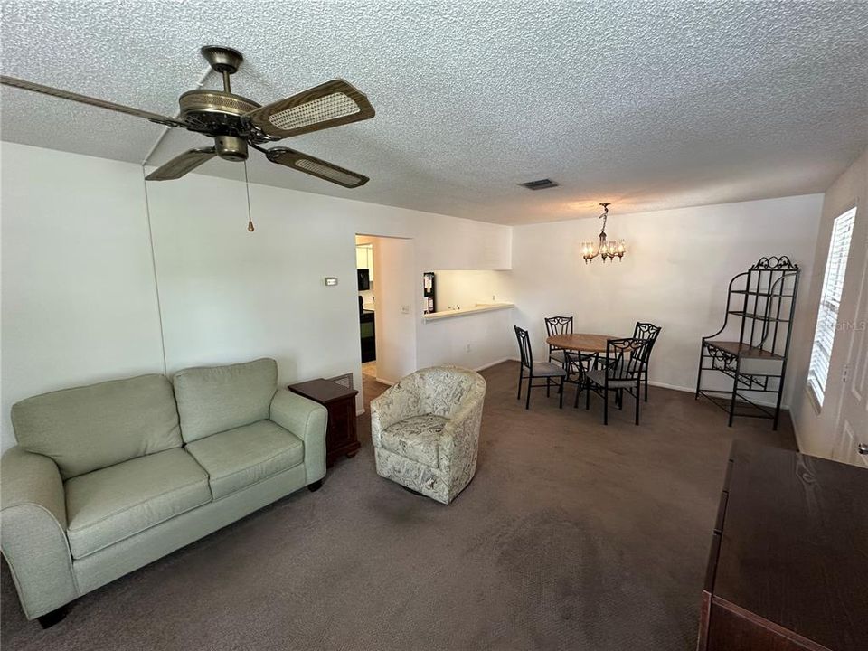 For Rent: $1,400 (2 beds, 2 baths, 912 Square Feet)