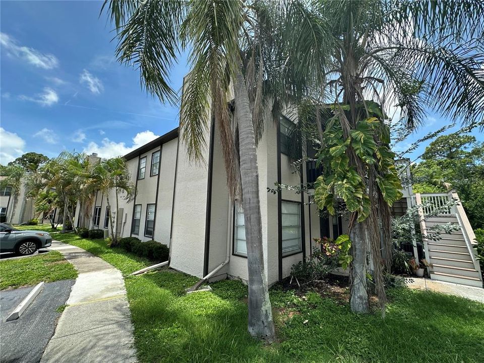 For Rent: $1,400 (2 beds, 2 baths, 912 Square Feet)