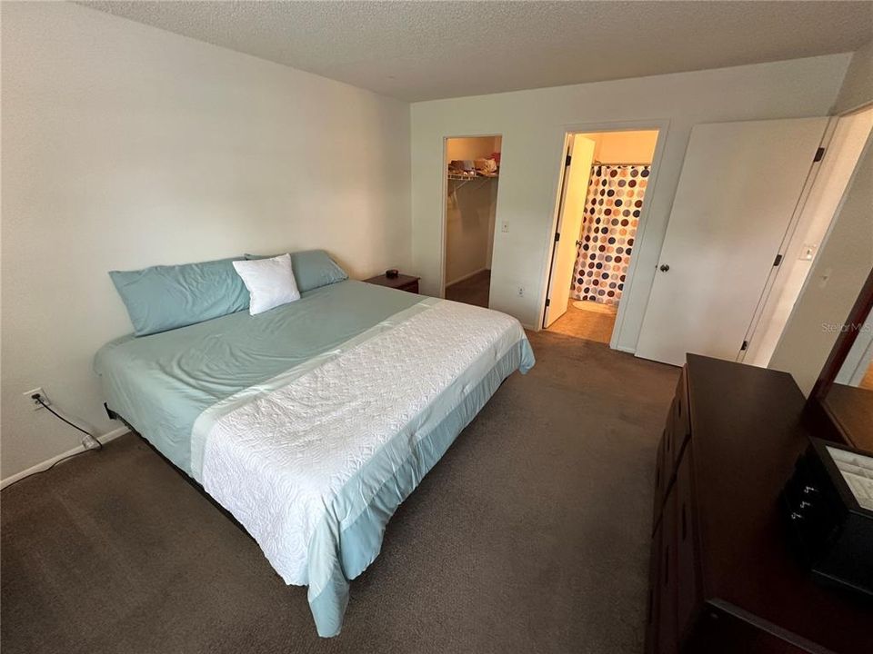 For Rent: $1,400 (2 beds, 2 baths, 912 Square Feet)