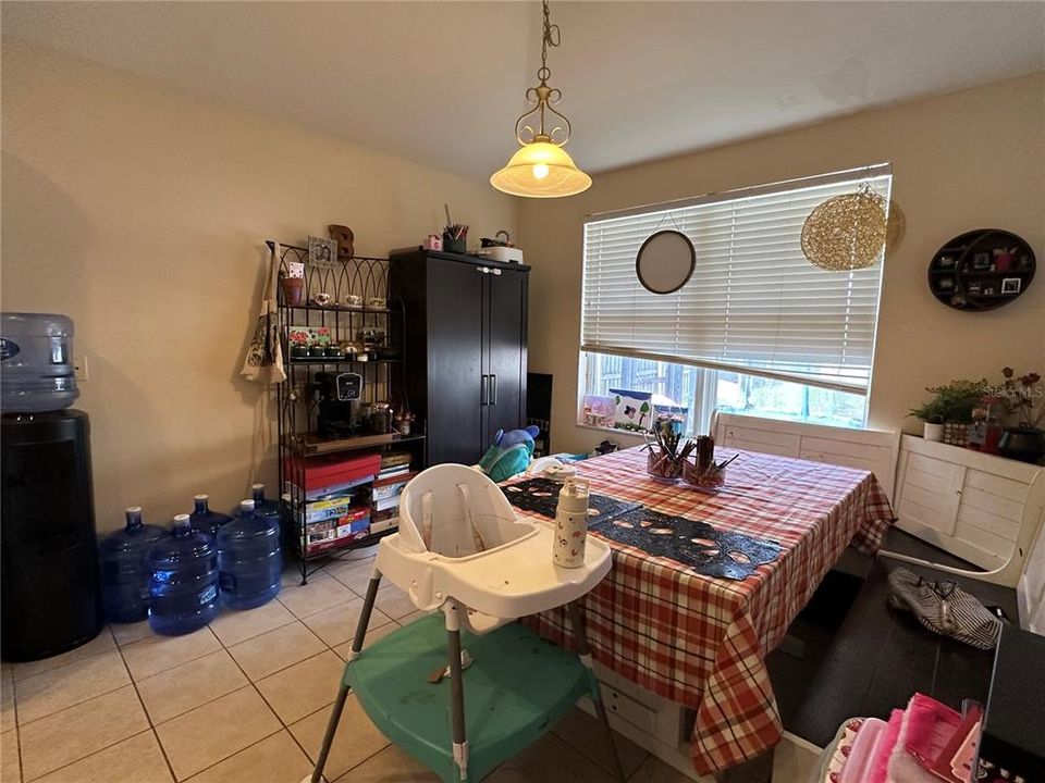 En Venta: $415,000 (4 camas, 2 baños, 2391 Pies cuadrados)
