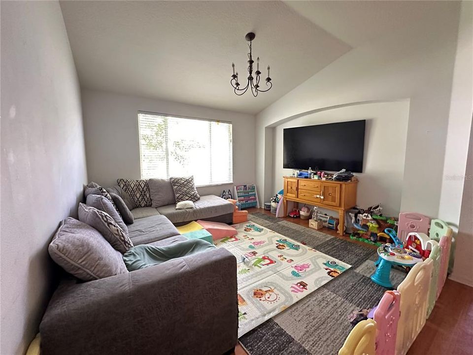 En Venta: $415,000 (4 camas, 2 baños, 2391 Pies cuadrados)