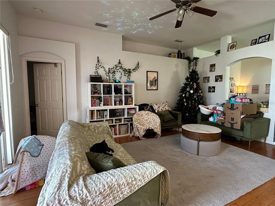 En Venta: $415,000 (4 camas, 2 baños, 2391 Pies cuadrados)