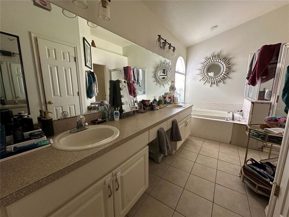 En Venta: $415,000 (4 camas, 2 baños, 2391 Pies cuadrados)