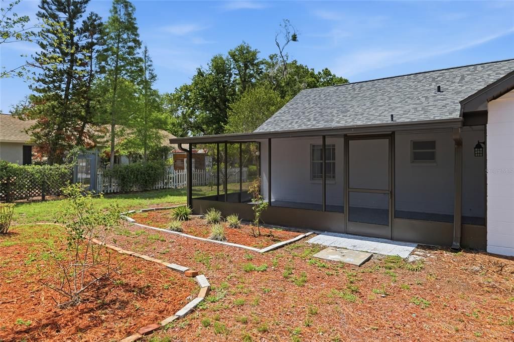 Activo con contrato: $369,000 (4 camas, 2 baños, 1878 Pies cuadrados)