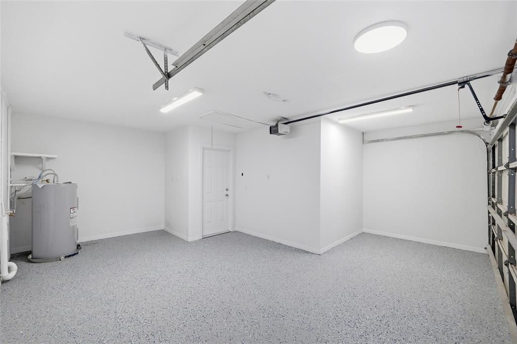 Activo con contrato: $369,000 (4 camas, 2 baños, 1878 Pies cuadrados)