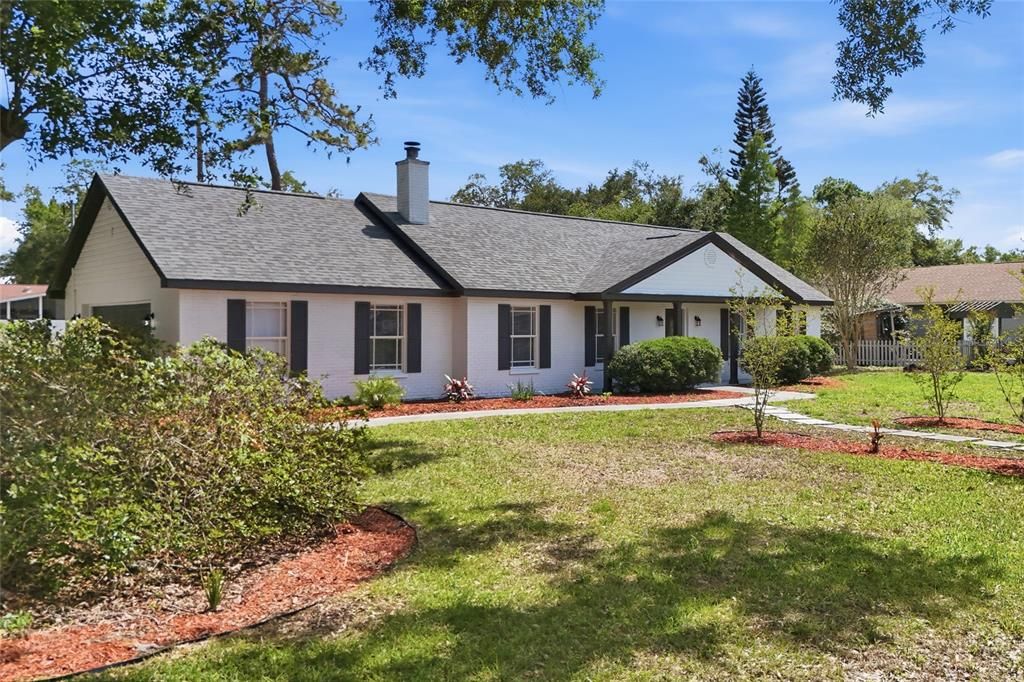 Activo con contrato: $369,000 (4 camas, 2 baños, 1878 Pies cuadrados)