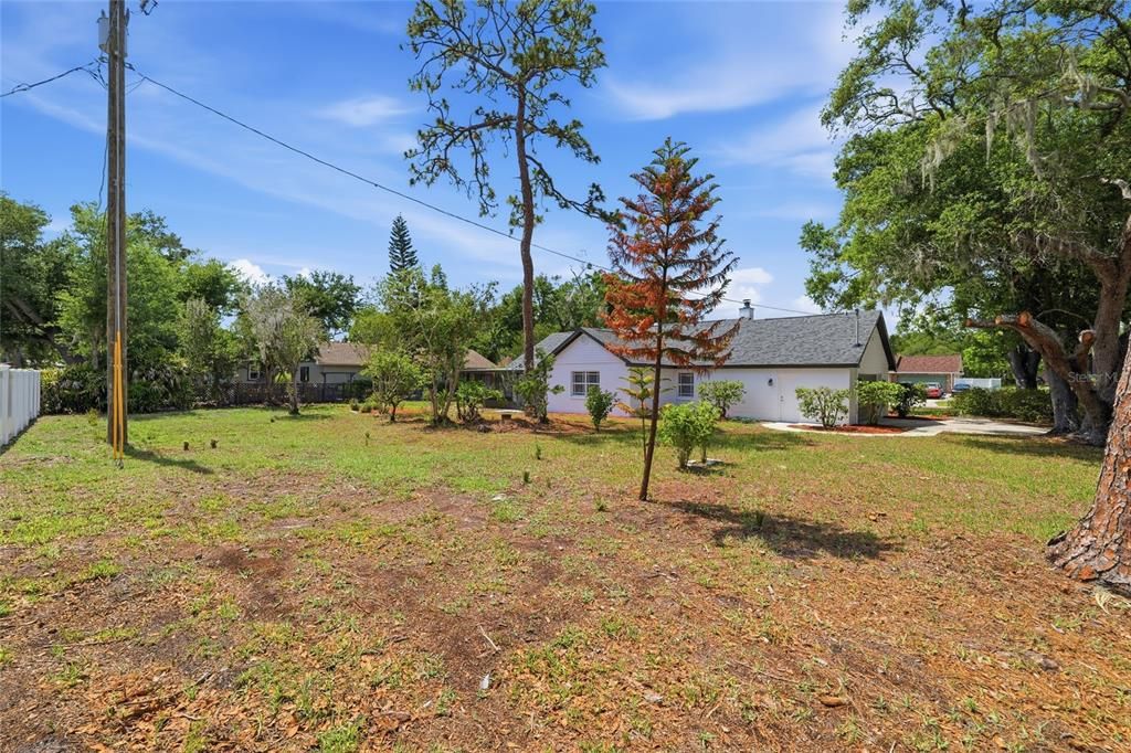 Activo con contrato: $369,000 (4 camas, 2 baños, 1878 Pies cuadrados)
