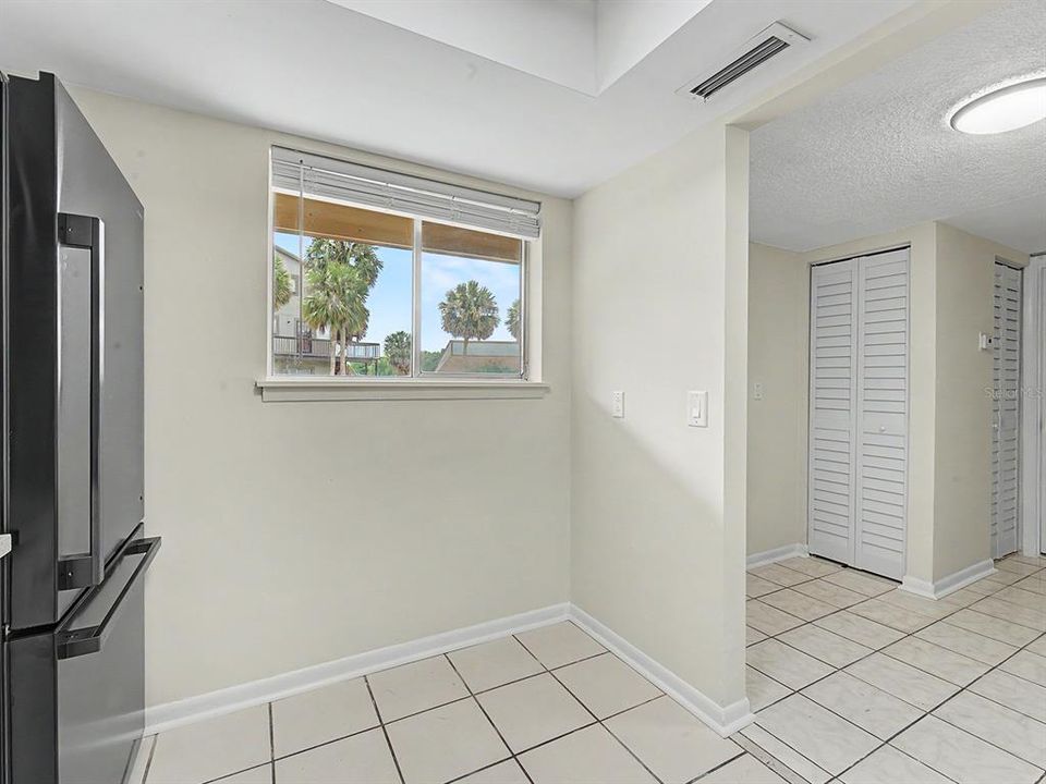 For Rent: $1,500 (1 beds, 1 baths, 744 Square Feet)