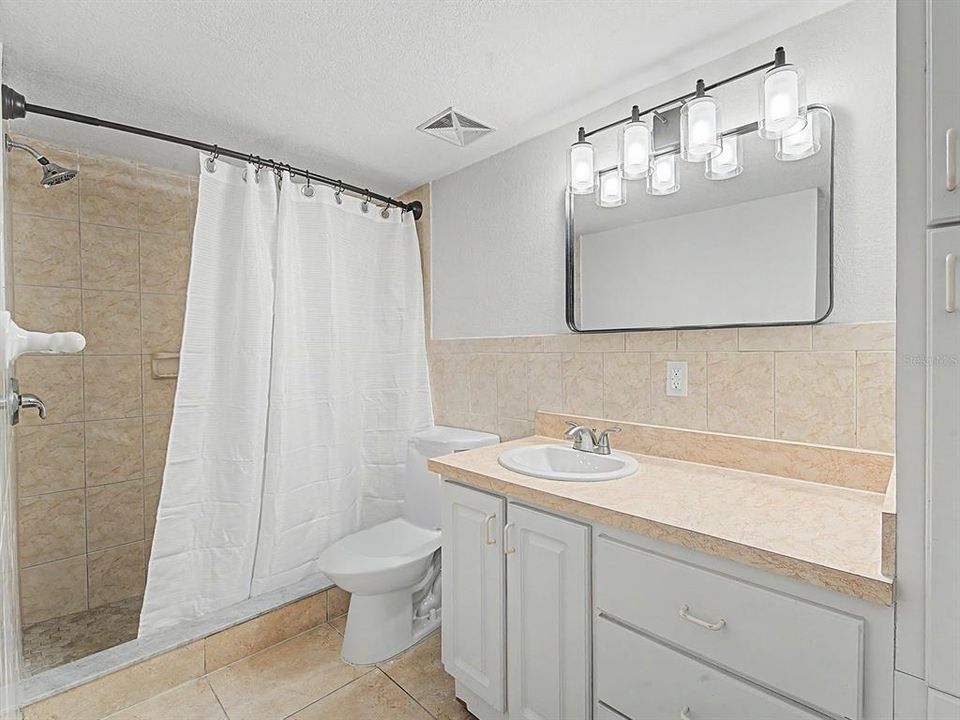 For Rent: $1,500 (1 beds, 1 baths, 744 Square Feet)