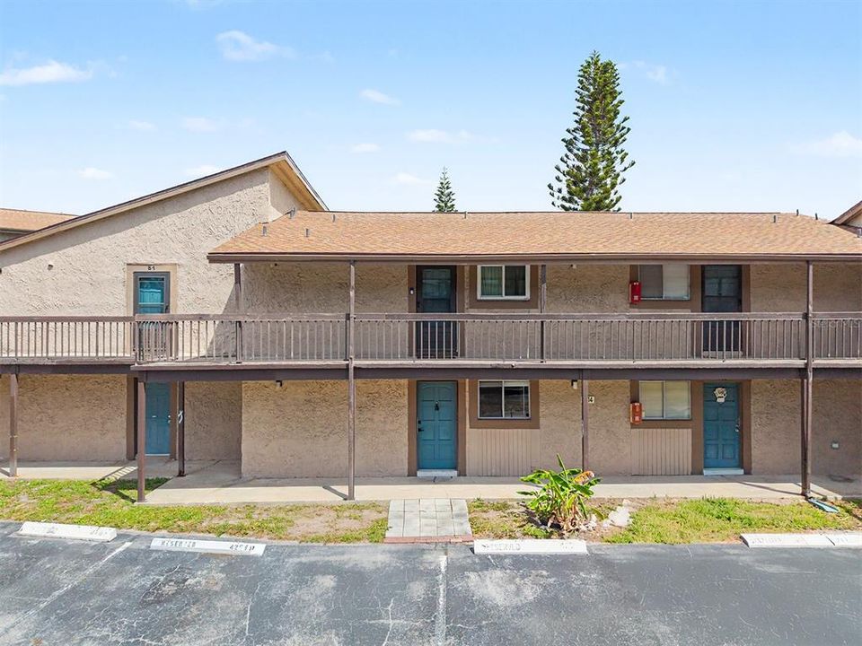 For Rent: $1,500 (1 beds, 1 baths, 744 Square Feet)