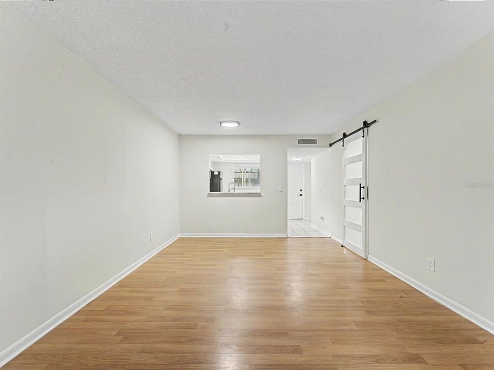 For Rent: $1,500 (1 beds, 1 baths, 744 Square Feet)