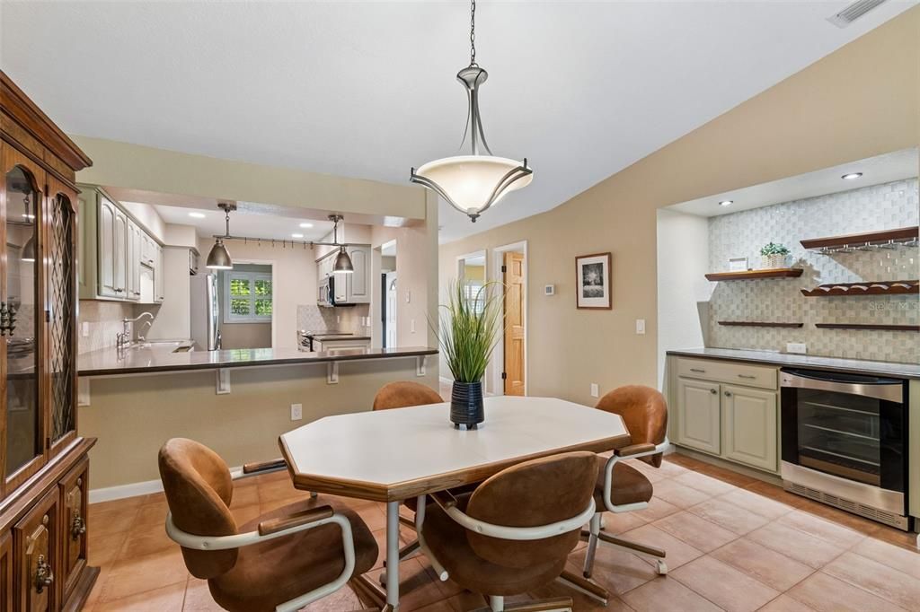 Active With Contract: $165,900 (2 beds, 2 baths, 1446 Square Feet)