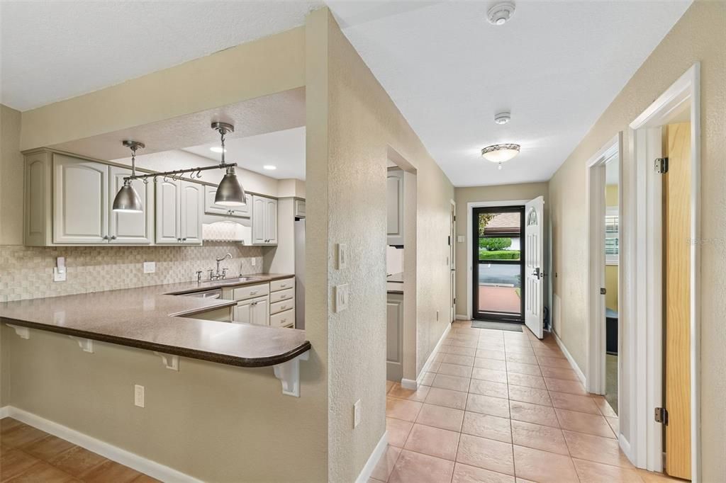 Active With Contract: $165,900 (2 beds, 2 baths, 1446 Square Feet)