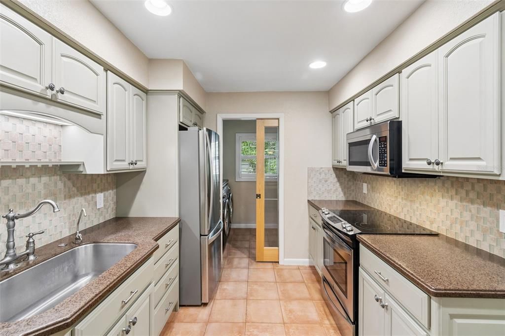 Active With Contract: $165,900 (2 beds, 2 baths, 1446 Square Feet)