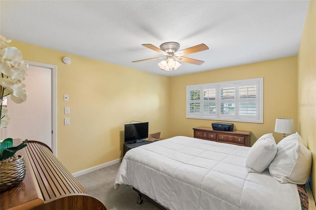 Active With Contract: $165,900 (2 beds, 2 baths, 1446 Square Feet)