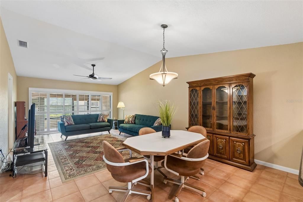 Active With Contract: $165,900 (2 beds, 2 baths, 1446 Square Feet)