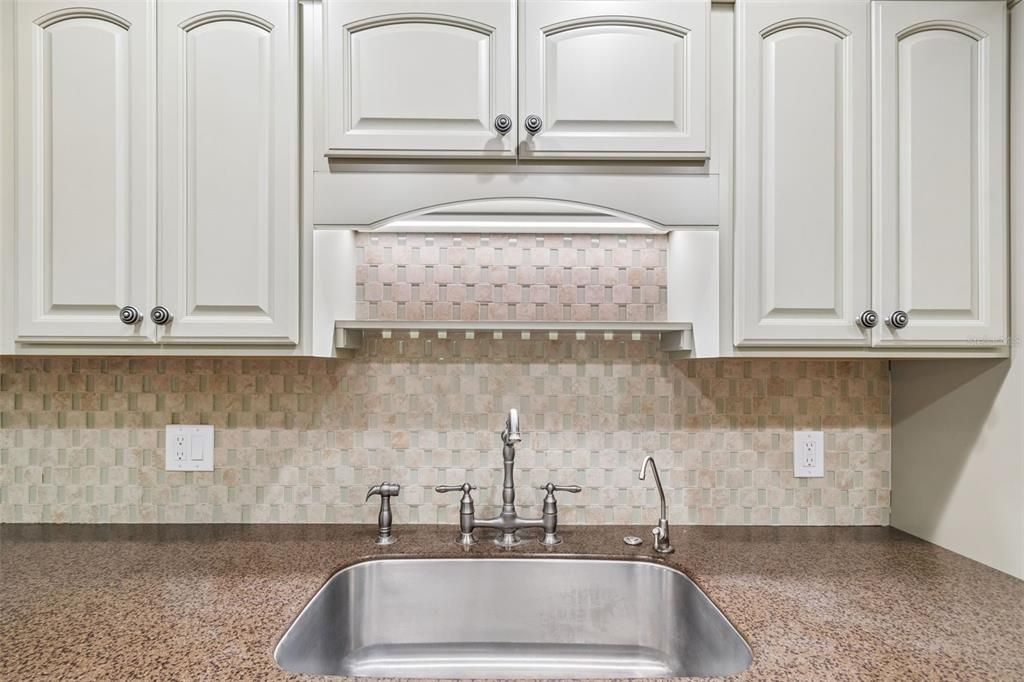 Active With Contract: $165,900 (2 beds, 2 baths, 1446 Square Feet)