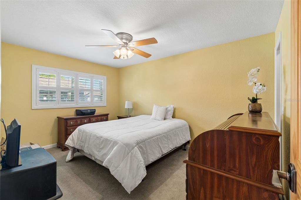 Active With Contract: $165,900 (2 beds, 2 baths, 1446 Square Feet)
