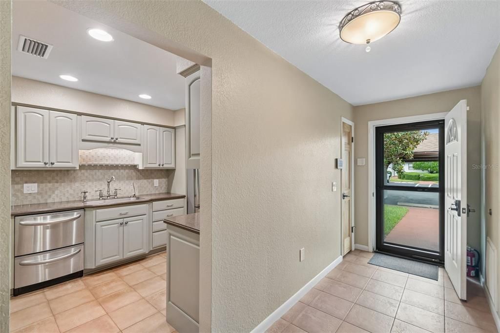 Active With Contract: $165,900 (2 beds, 2 baths, 1446 Square Feet)
