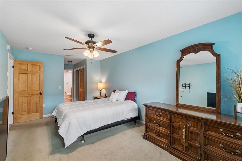 Active With Contract: $165,900 (2 beds, 2 baths, 1446 Square Feet)