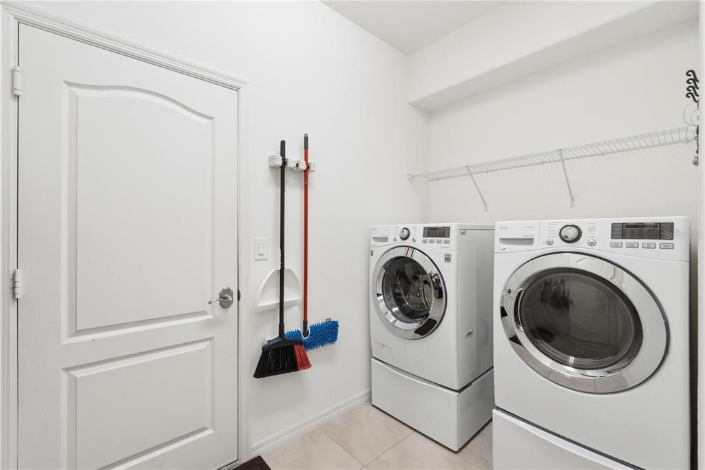 En Venta: $465,000 (4 camas, 2 baños, 2091 Pies cuadrados)