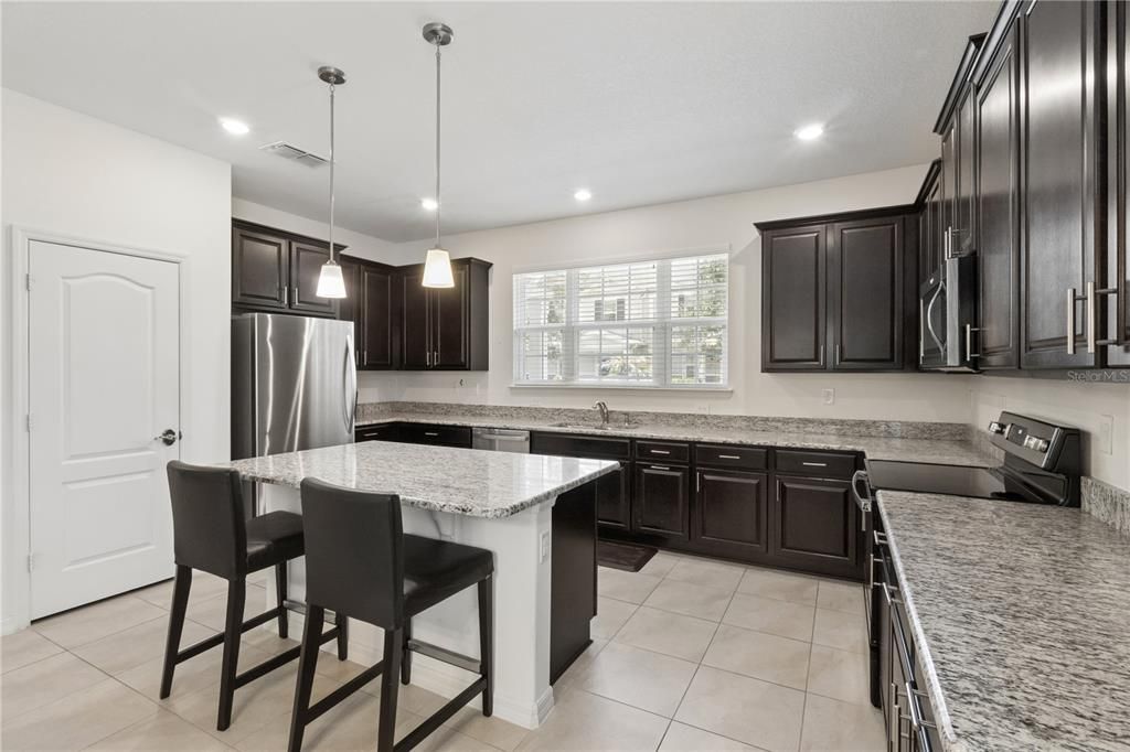 En Venta: $465,000 (4 camas, 2 baños, 2091 Pies cuadrados)