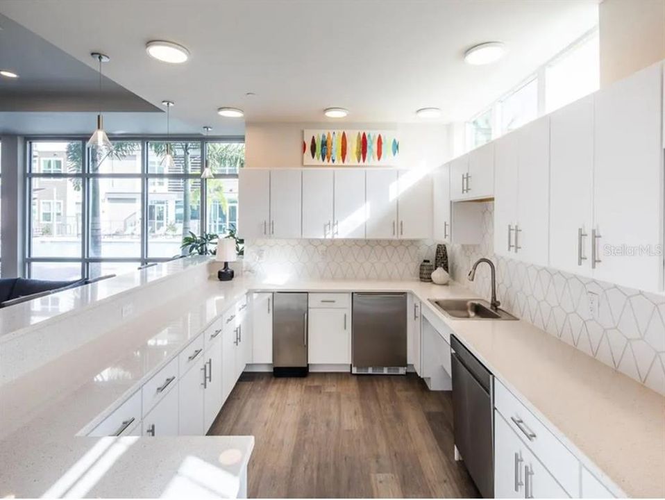 For Rent: $1,681 (1 beds, 1 baths, 740 Square Feet)