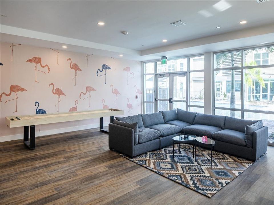 For Rent: $1,681 (1 beds, 1 baths, 740 Square Feet)