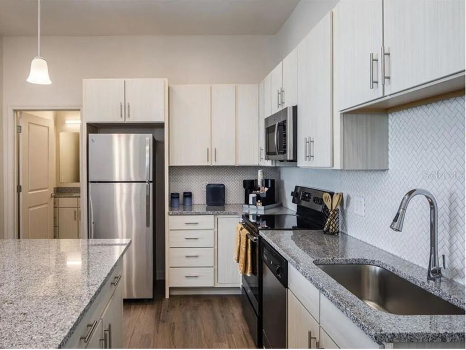 For Rent: $1,681 (1 beds, 1 baths, 740 Square Feet)