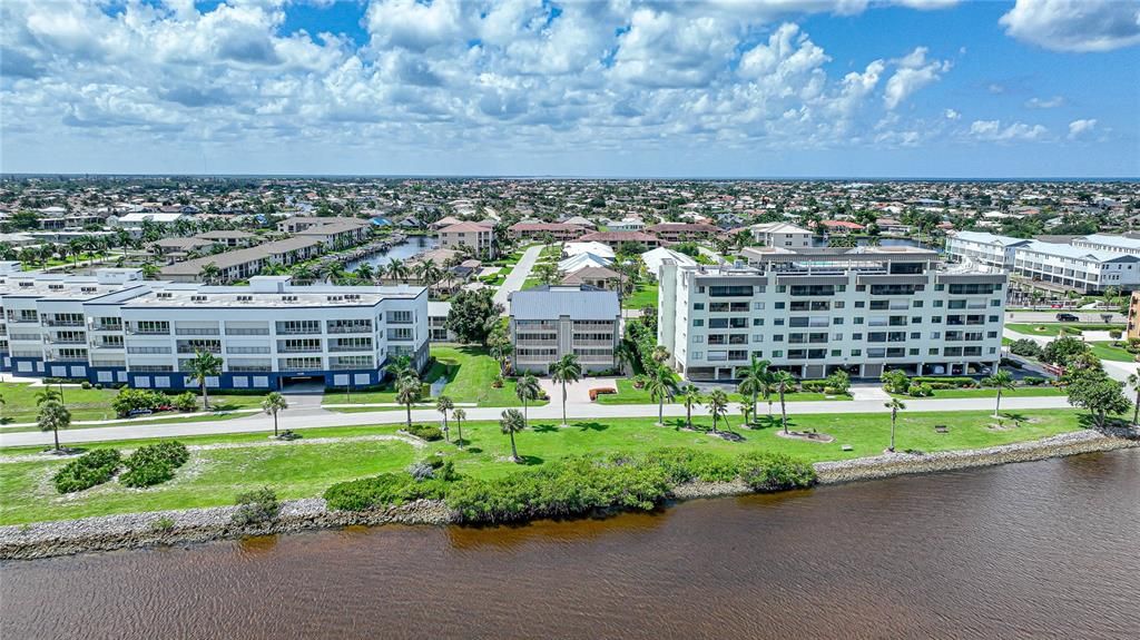 En Venta: $299,900 (2 camas, 2 baños, 1334 Pies cuadrados)