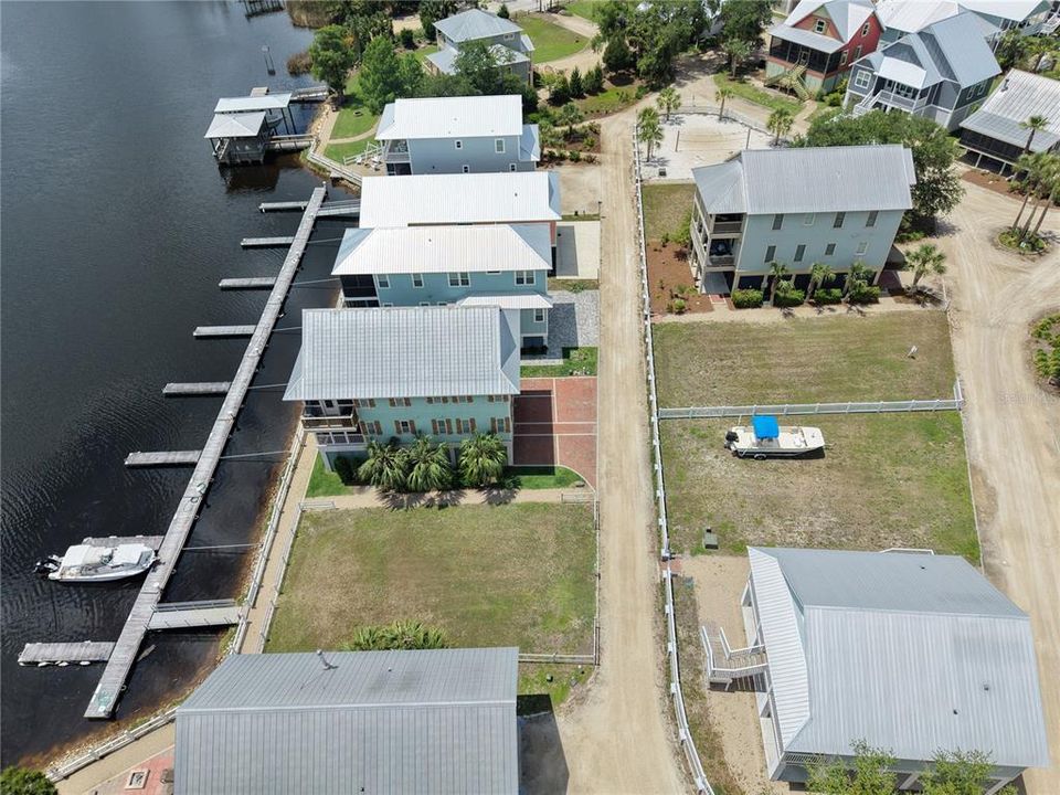 En Venta: $325,000 (0.08 acres)