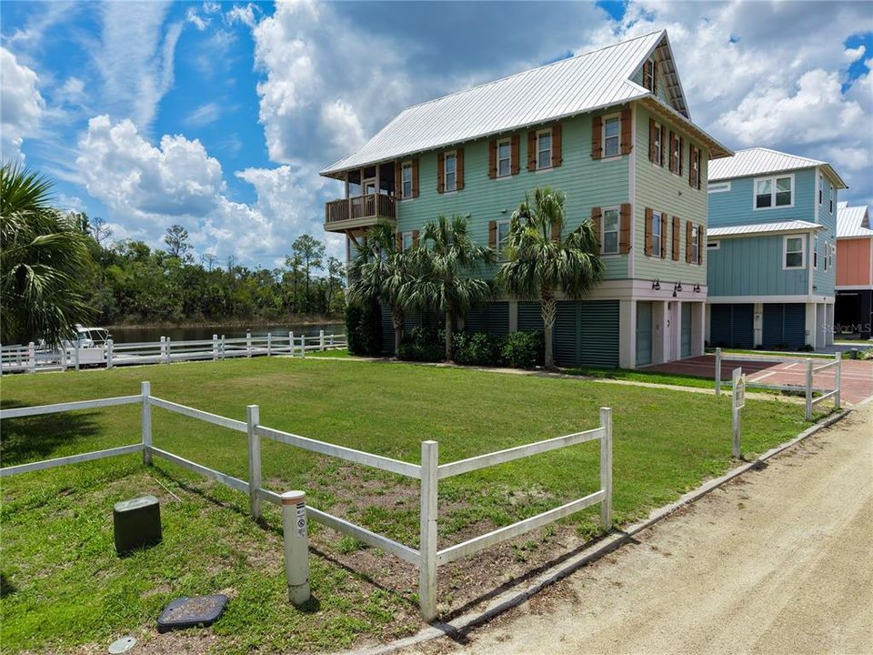En Venta: $325,000 (0.08 acres)