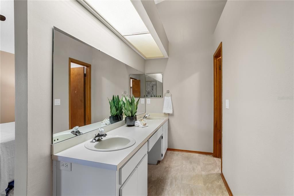 En Venta: $329,900 (2 camas, 2 baños, 1298 Pies cuadrados)