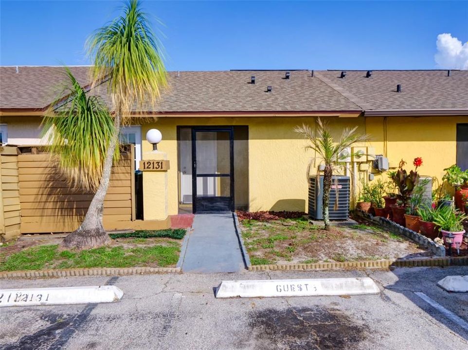For Sale: $195,000 (1 beds, 1 baths, 703 Square Feet)