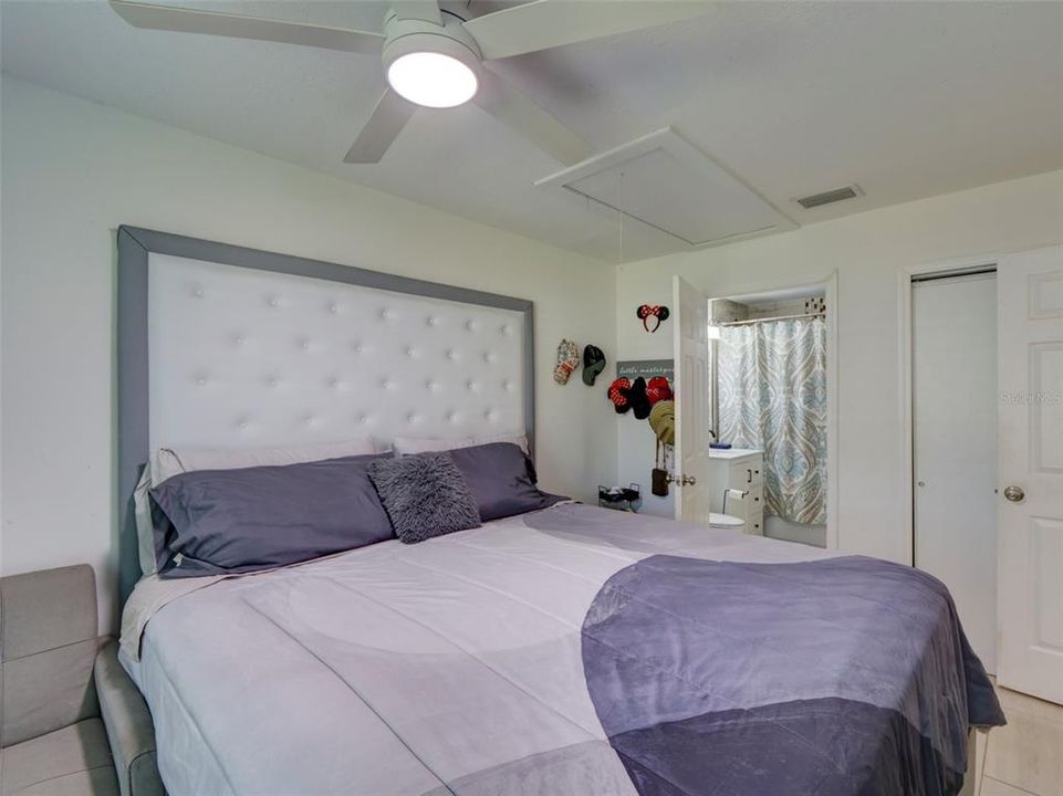 For Sale: $195,000 (1 beds, 1 baths, 703 Square Feet)