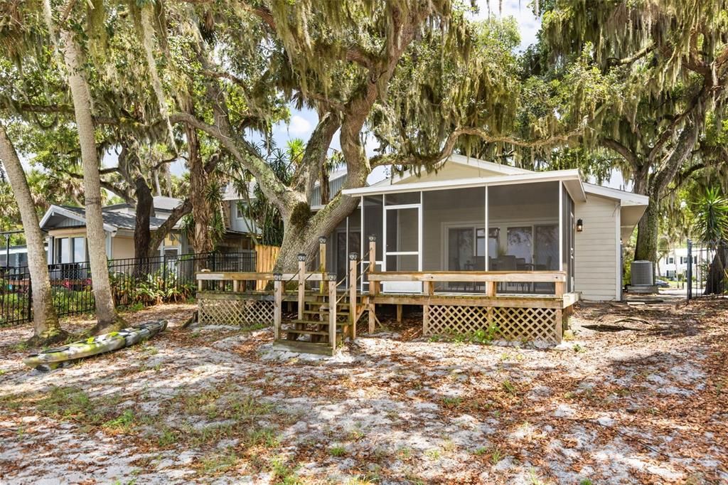 For Sale: $550,000 (2 beds, 2 baths, 1100 Square Feet)