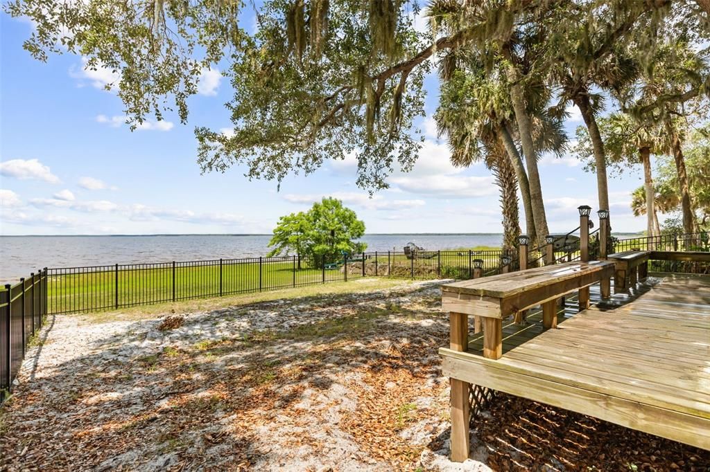 For Sale: $550,000 (2 beds, 2 baths, 1100 Square Feet)