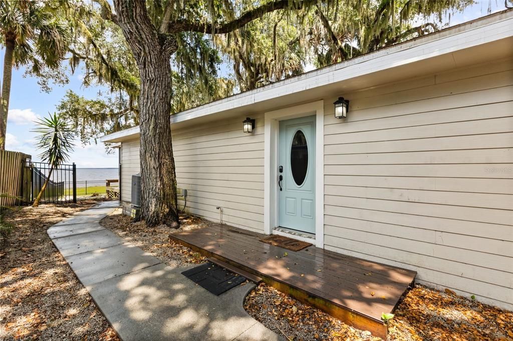 For Sale: $550,000 (2 beds, 2 baths, 1100 Square Feet)
