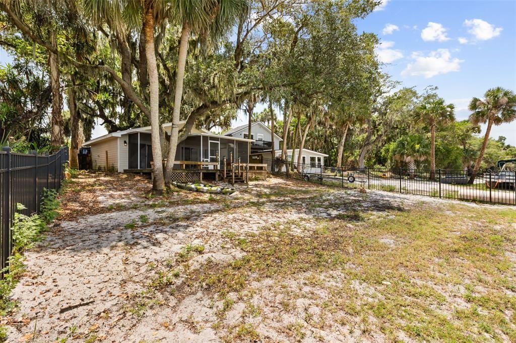 For Sale: $550,000 (2 beds, 2 baths, 1100 Square Feet)